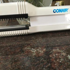 CONAIR FLAT IRON